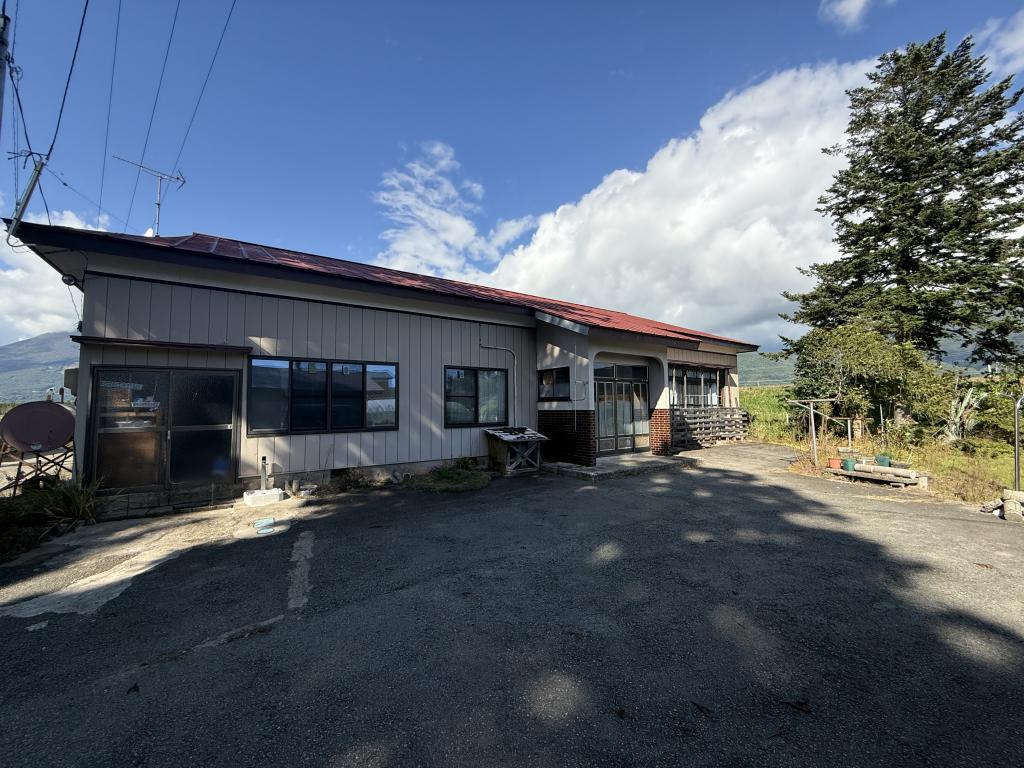 福島県耶麻郡猪苗代町大字中小松字宮東丙