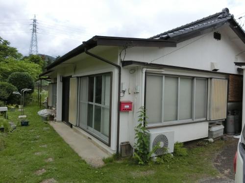 山梨県韮崎市穴山町