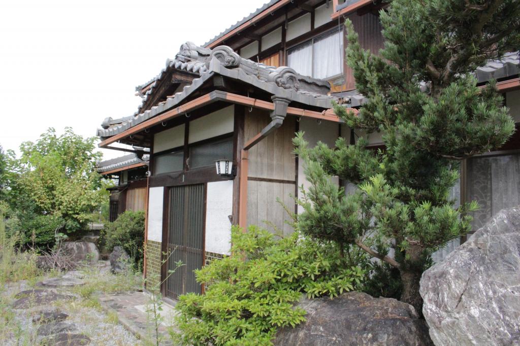 滋賀県犬上郡甲良町大字長寺