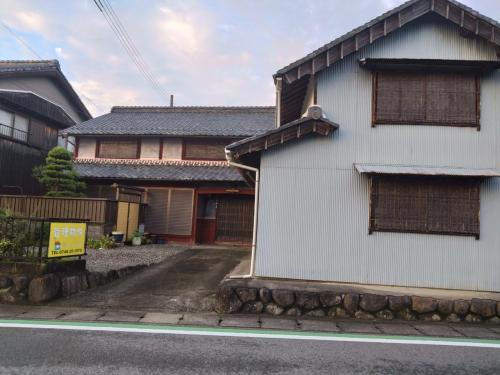 滋賀県蒲生郡日野町大字仁本木