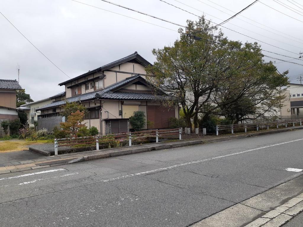 福井県大野市弥生町
				8−38