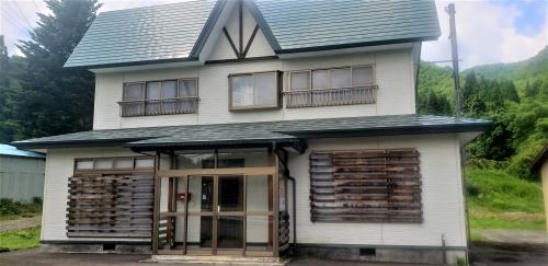 岩手県八幡平市小原道ノ上
				16-2