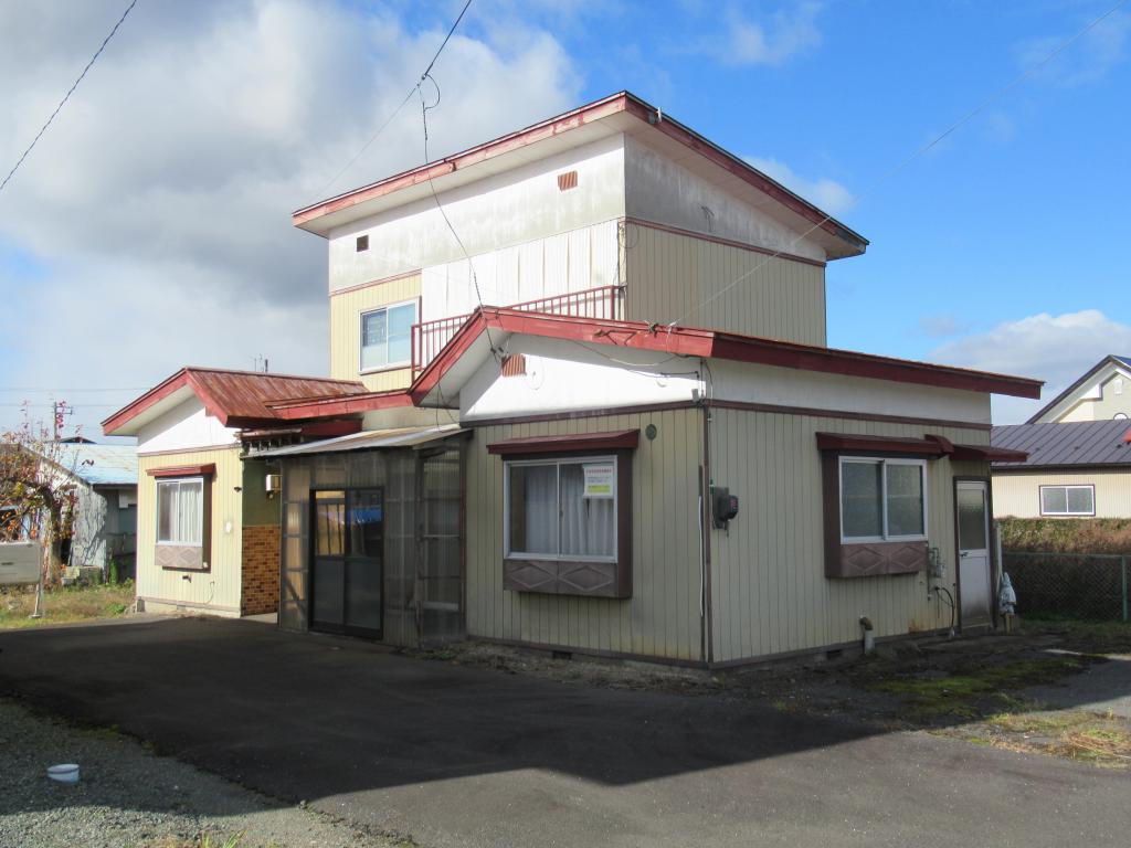 青森県十和田市大字三本木字本金崎
				125-4
